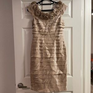 London Times Size 6 Womans Dress Gold